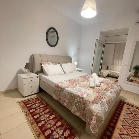 Meg'S Apartment จีโรคาสเตอร์ ภายนอก รูปภาพ
