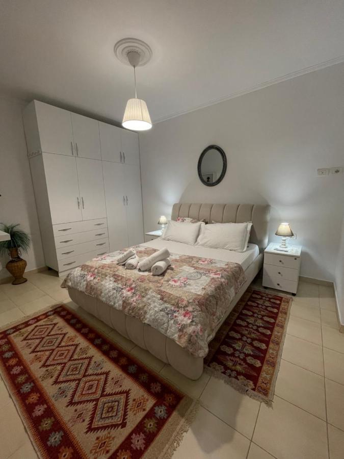 Meg'S Apartment จีโรคาสเตอร์ ภายนอก รูปภาพ