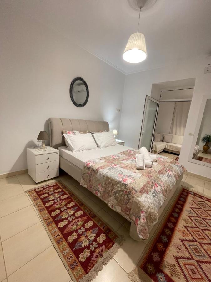 Meg'S Apartment จีโรคาสเตอร์ ภายนอก รูปภาพ