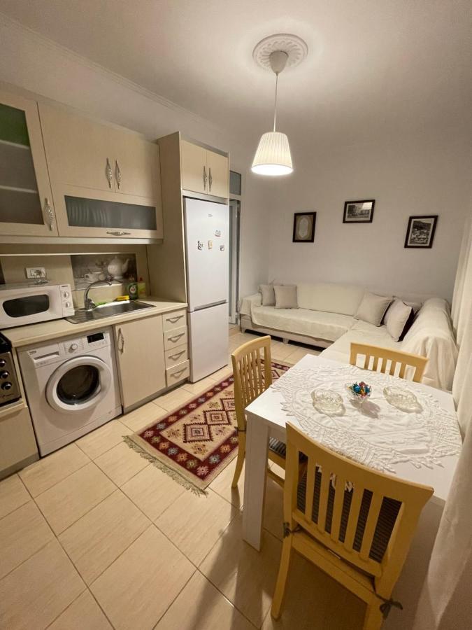 Meg'S Apartment จีโรคาสเตอร์ ภายนอก รูปภาพ